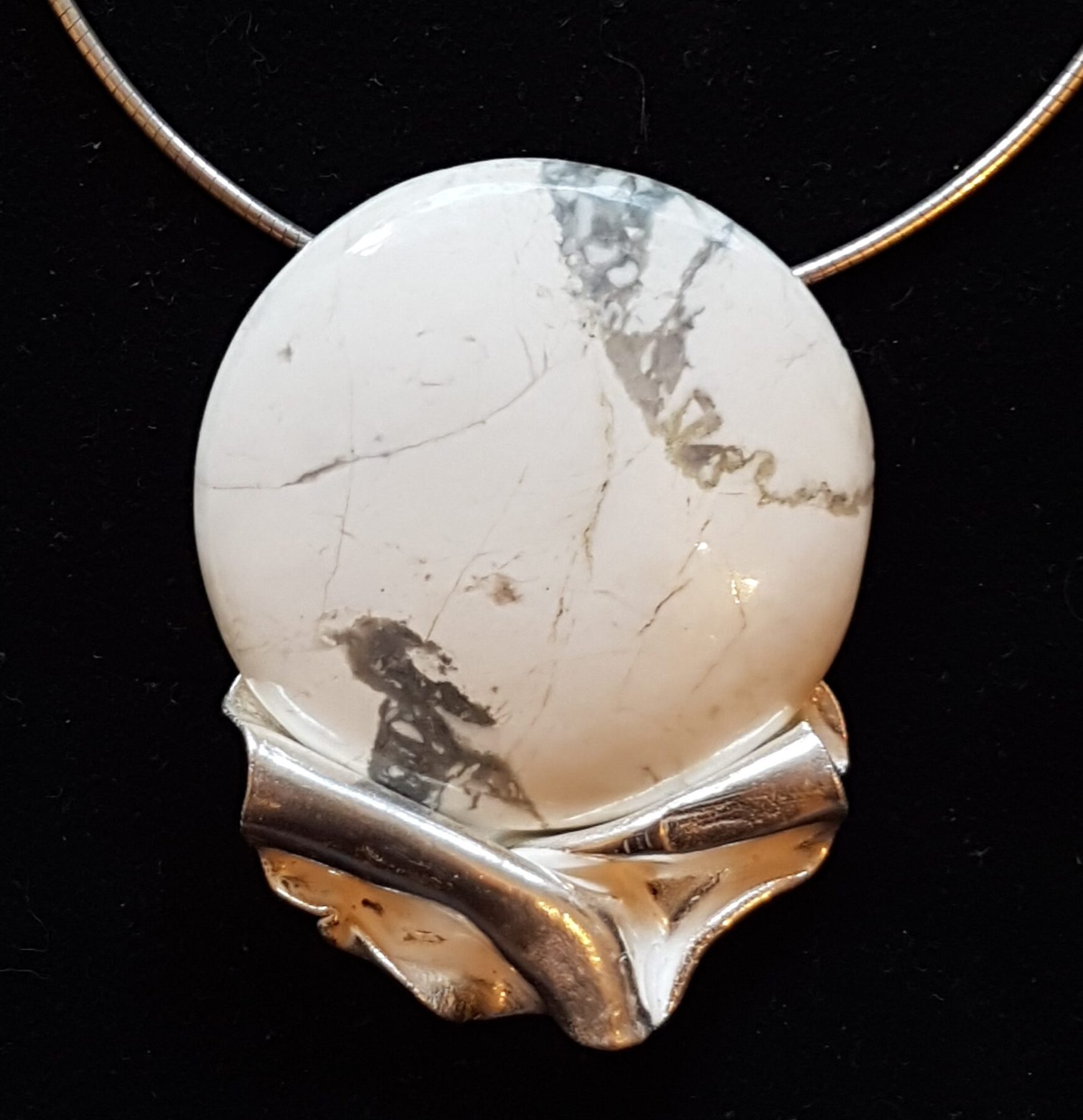 sieraad_halssieraad_white-moon_Magnesiet